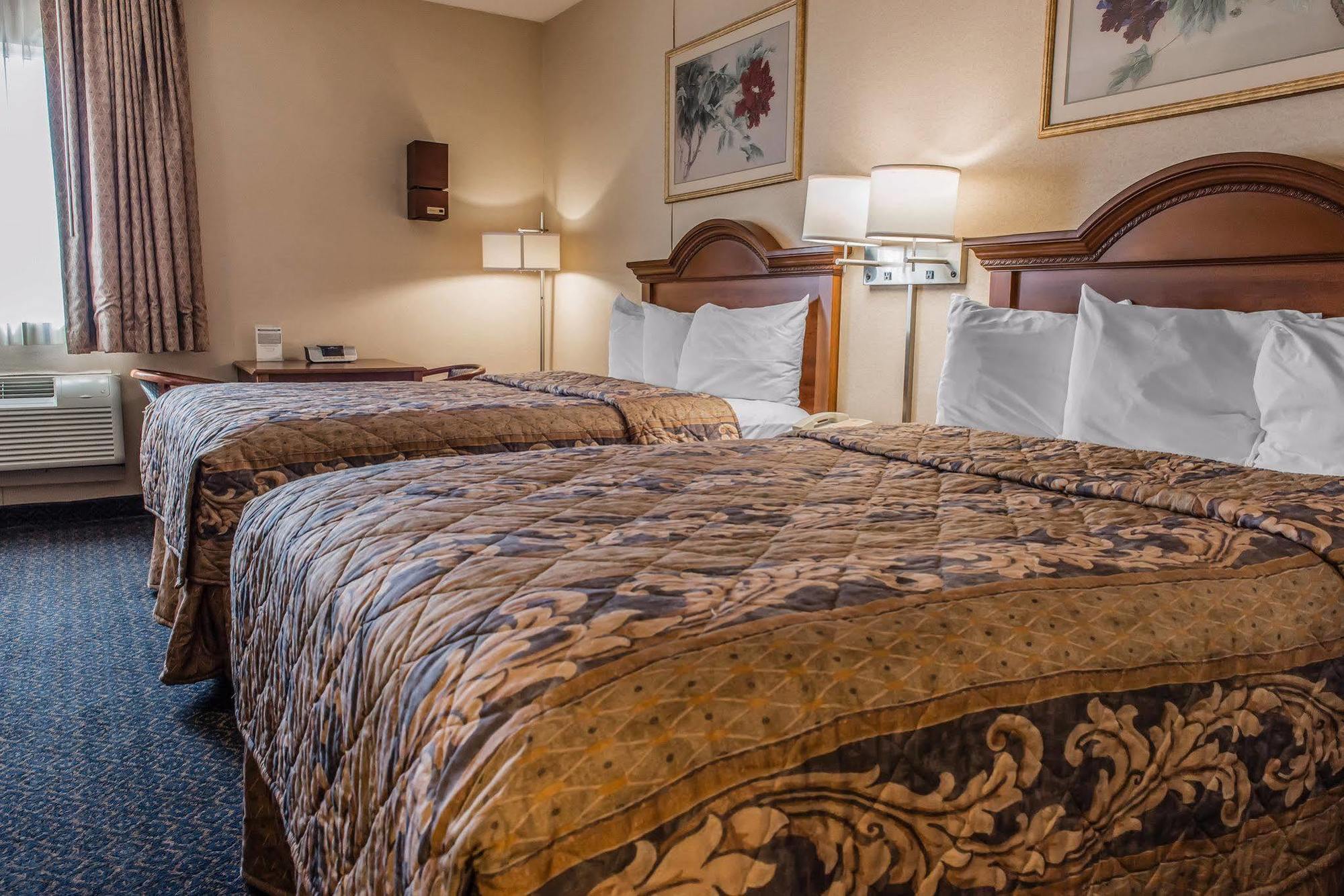 Hotel &